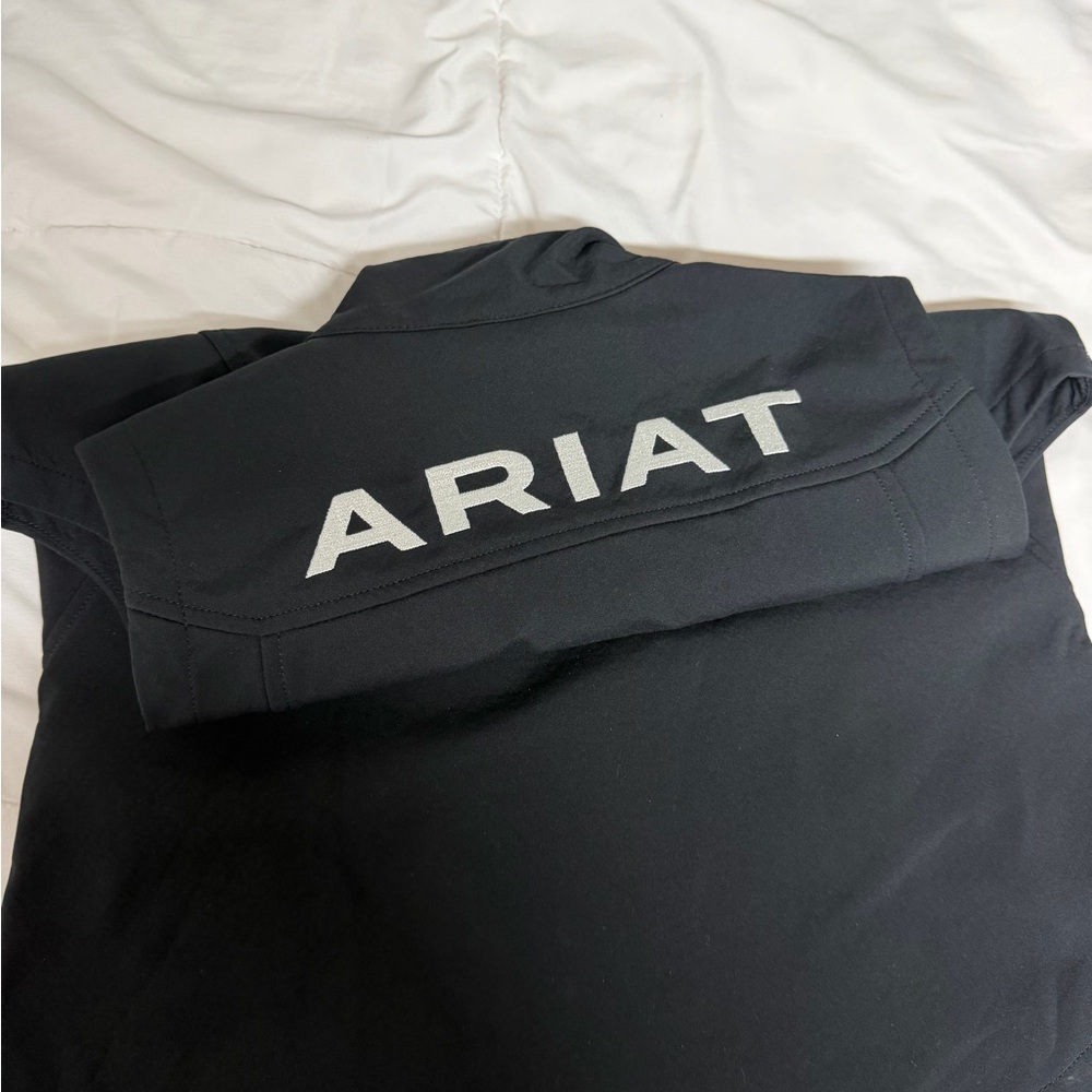 Ariat Women’s Black Sleeveless Zip Vest - Picture 2 of 2